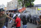 Vecinos de la colonia Morelos se enfrentan a policías para evitar colocación de refugio para migrantes