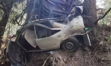 Muere mujer prensada por un camión torton en Zinacantepec