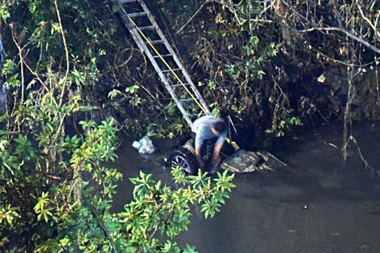 Mueren cinco estudiantes de la FES Cuautitlán en accidente; su vehículo cayó en un canal de aguas negras