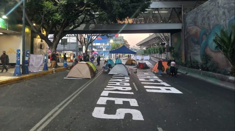 Madres buscadoras mantienen bloqueo en la CDMX; exigen atención de la CNB