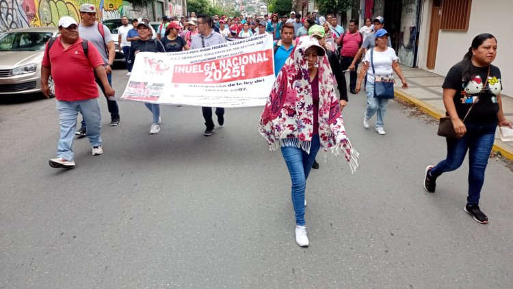 Toma CETEG accesos al Palacio de Gobierno de Guerrero y cierra calles
