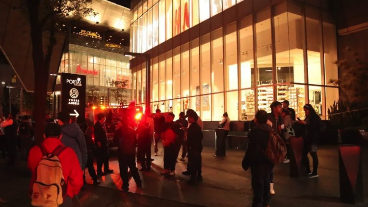 Desalojan a más de 800 personas por incendio en Plaza Portal San Ángel