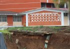 Alumnos de la Escuela Normal Superior Veracruzana en peligro por deslave en plantel