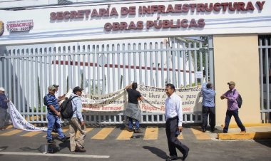 Habitantes de Pajapan, Veracruz exigen reparación de carretera olvidada desde hace más de 20 años