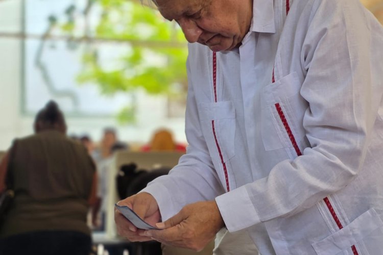 Reaparece AMLO para apoyar comicios judiciales tras ocho meses de ausencia