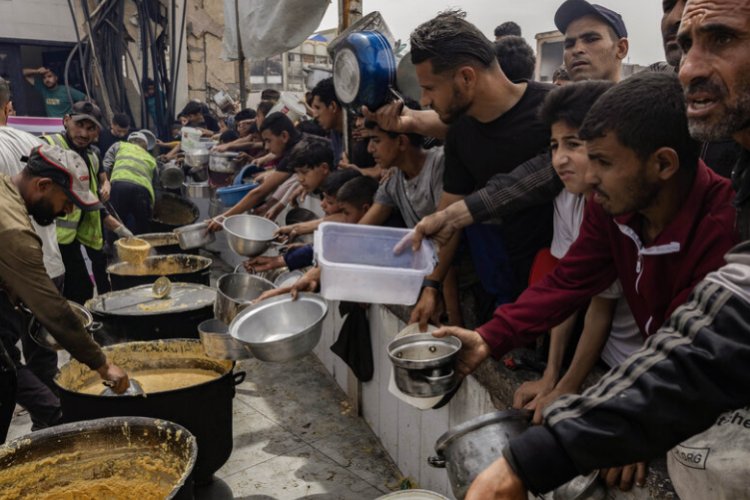 ONU confirma muerte de 410 palestinos que intentaban conseguir alimentos