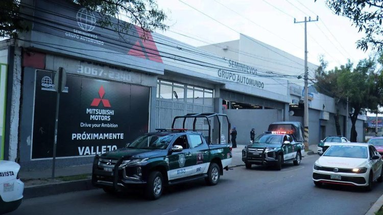 Comando armado roba varias camionetas de agencia de autos en la GAM