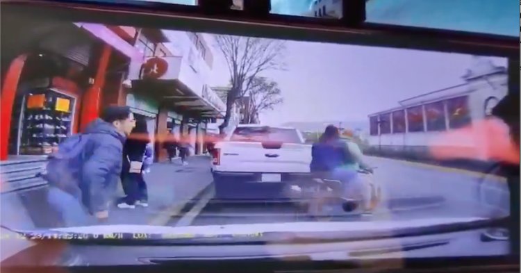 Joven sufre robo de “motorratones” en pleno centro de Toluca