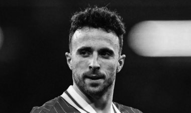 Futbolista del Liverpool pierde la vida en accidente automovilístico en España