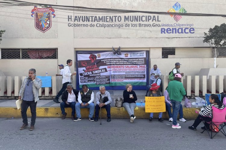 Trabajadores sindicalizados marchan en Chilpancingo y realizan bloqueos