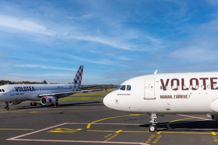 Muere hombre succionado por motor de un avión en aeropuerto de Italia