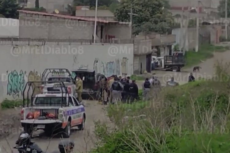 Encuentran encobijado con tiro de gracia en una zanja en Valle de Chalco