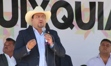 Exhiben a diputado de Morena por Edomex votando en pleno vuelo