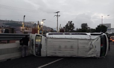 Aparatoso accidente de transporte público en la México-Pachuca: muere un pasajero y hay 13 heridos