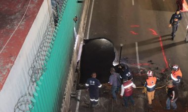 Nuevo socavón aparece en Periférico Oriente en Iztapalapa y atrapa a un camión de carga