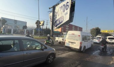 Continúan afectaciones por caída de espectacular en la México-Texcoco