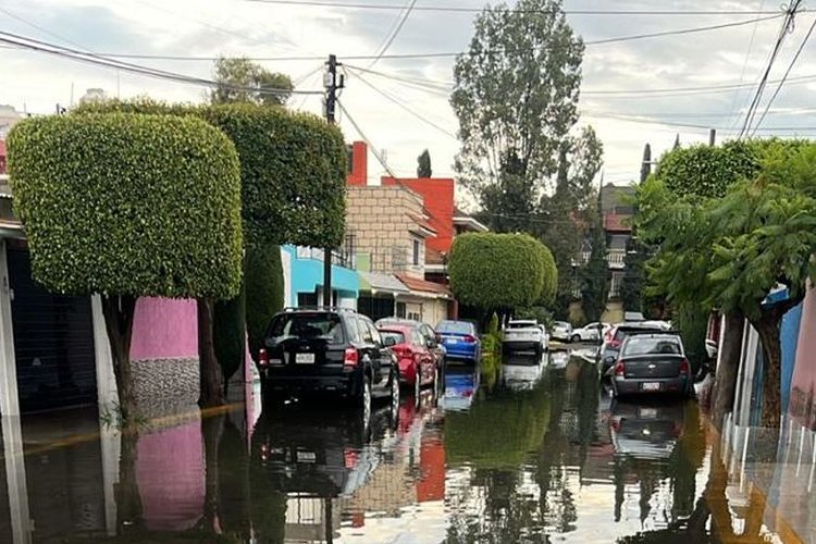 Habitantes de Nezahualcóyotl denuncian abandono de autoridades municipales tras afectaciones por lluvias