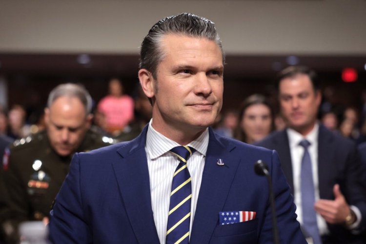 Jefe del Pentágono vuela a Alaska para reunión entre Trump y Putin