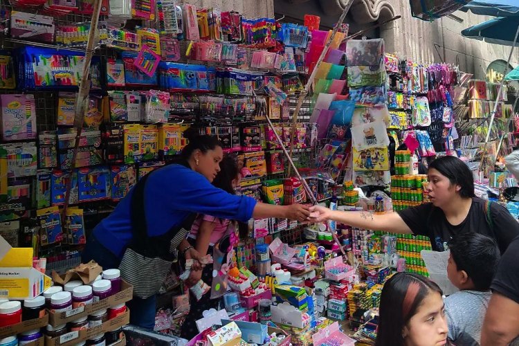 Incrementan precios en útiles escolares; padres gastarán cerca de 3 mil pesos en cada estudiante