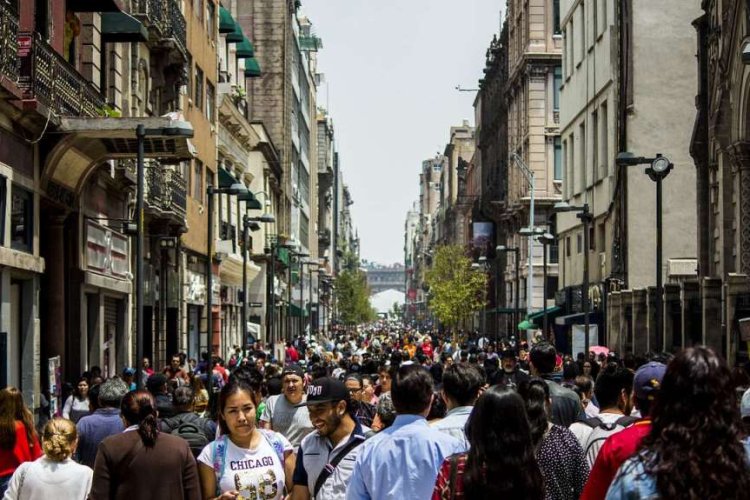 Hogar mexicano, necesita poco más de 20 mil pesos al mes para ser clase media: Inegi