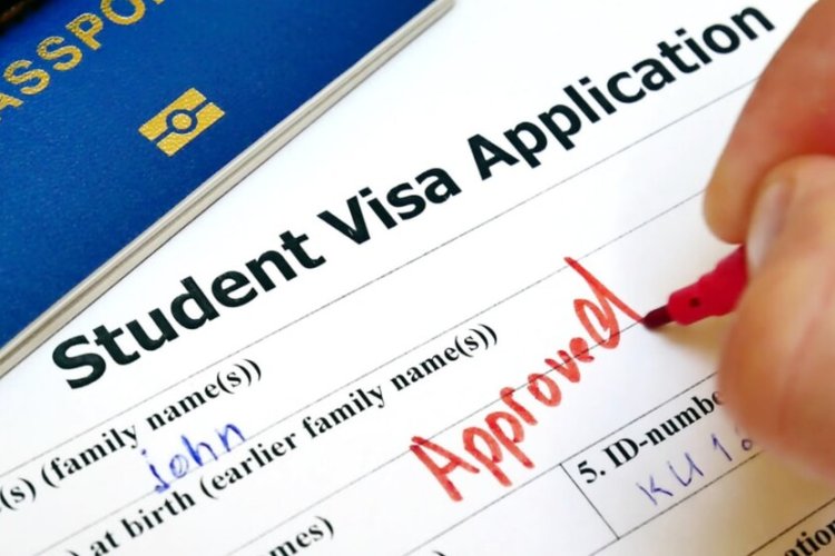 Trump anuncia medidas más estrictas para visas de estudiantes y periodistas extranjeros
