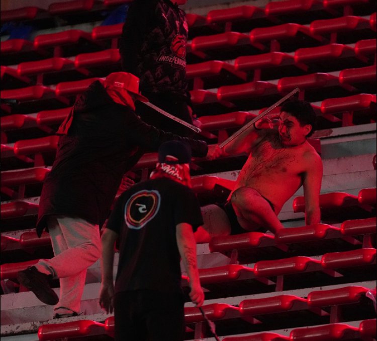 Tres aficionados muertos dejan disturbios durante partido de fútbol en la Copa Sudamericana