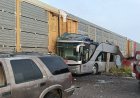 Tren embiste autobús en Atlacomulco y deja al menos ocho muertos y 45 heridos