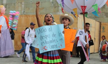 Estudiantes de la FNERRR llevan protesta a la ‘mañanera’ este martes 23 de septiembre
