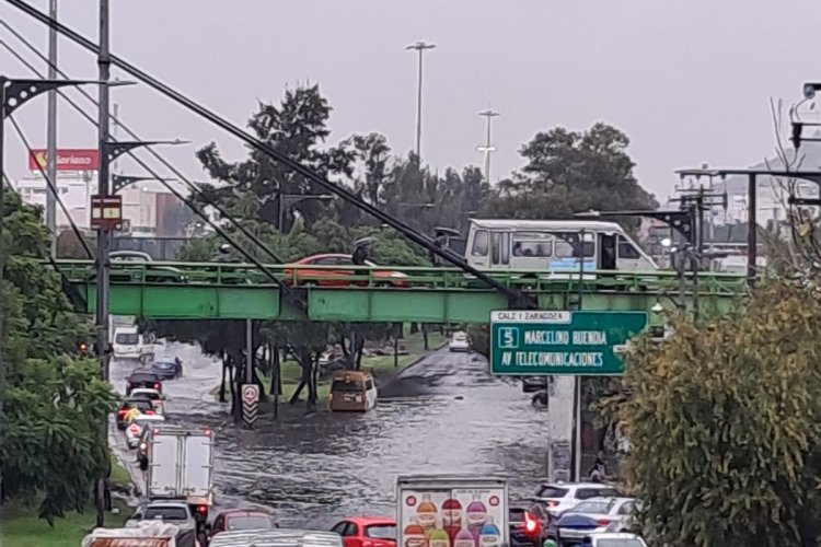 Lluvias intensas provocan afectaciones viales en la Ciudad de México y zona metropolitana