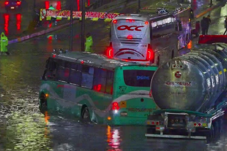 Lluvia provoca caos en transporte público y vialidades de la CDMX; zona oriente la más afectada