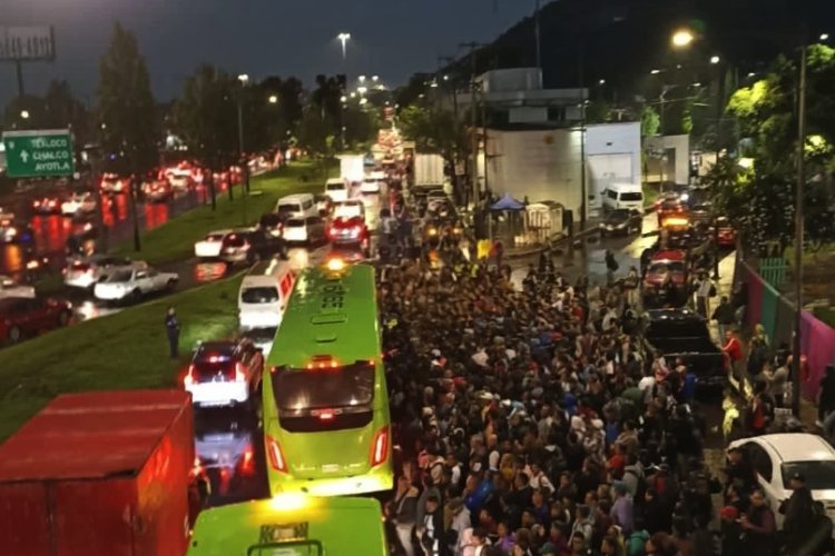 Intensa lluvia provoca suspensión del Metro y caos vial al oriente de la CDMX