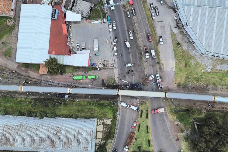 Familiares de víctimas del accidente en Atlacomulco aseguran que empresas implicadas no han brindado apoyo