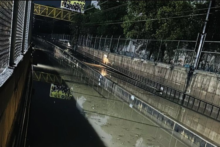 Continúa sin servicio Línea A del Metro tras fuertes lluvias del domingo