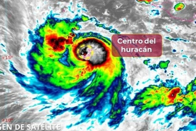 Huracán Narda de categoría 2 se aleja de las costas frente al Pacífico