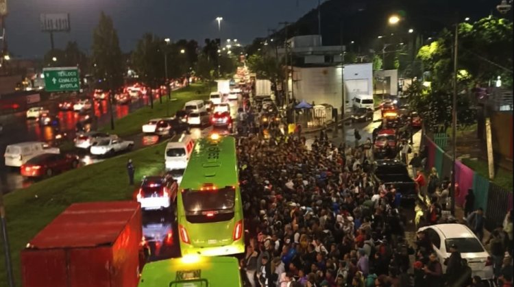 Intensa lluvia provoca suspensión del Metro y caos vial al oriente de la CDMX