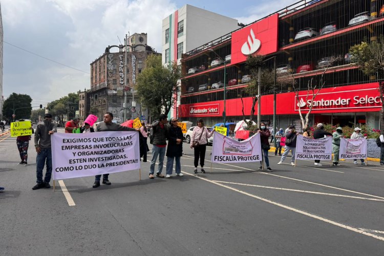 Padre de periodista fallecida en AXE Ceremonia acusa a fiscalía de encubrimiento 