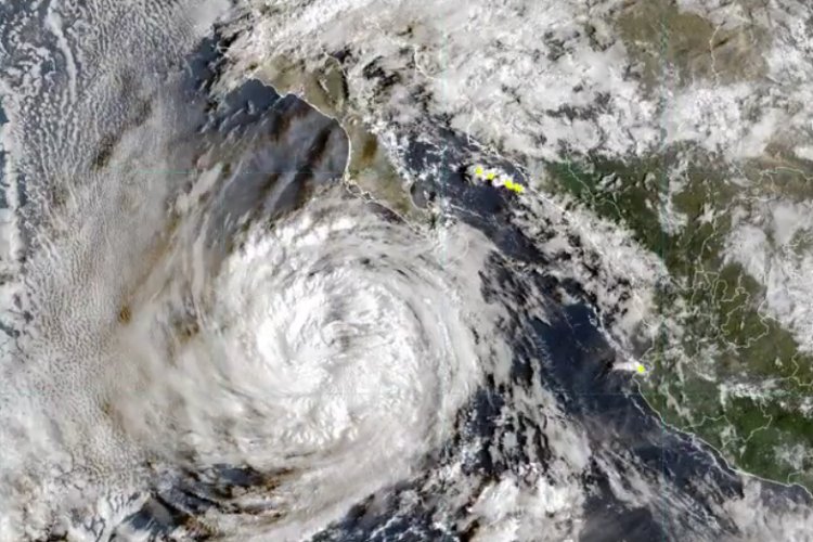 Huracán Priscila baja de intensidad pero continuará ocasionando lluvias considerables