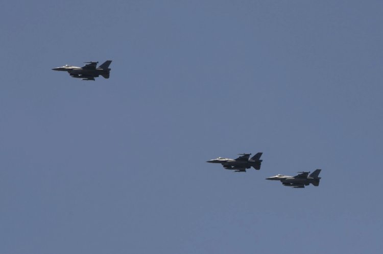 Venezuela denuncia aviones de combate de EEUU cerca de sus costas