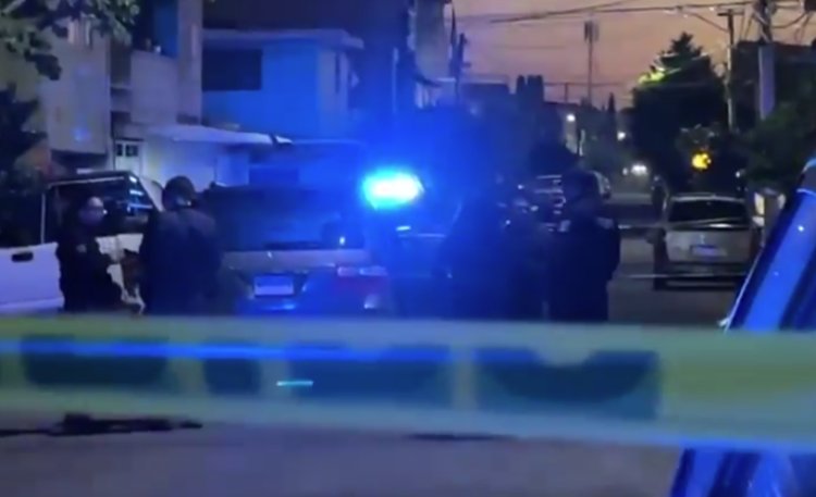 Hallan cuatro personas muertas dentro de una camioneta en Nezahualcóyotl