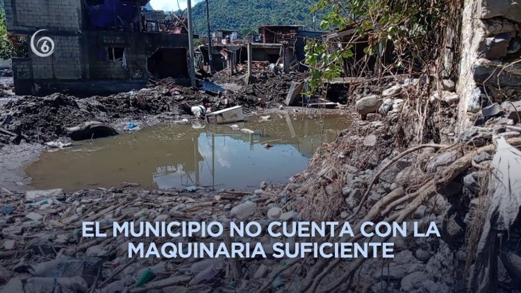 A dos semanas de la tragedia, Huehuetla continúa entre el lodo