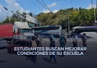 Bloquean normalistas de Ayotzinapa la Autopista del Sol