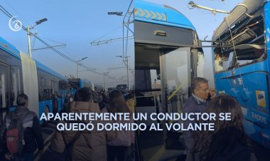 Desalojan a usuarios por choque de trolebuses en Santa Marta