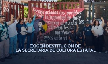 Protesta comunidad cultural en el Congreso de Guerrero