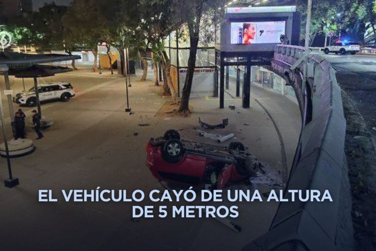 Camioneta cae en la Glorieta de Insurgentes y conductor huye del lugar