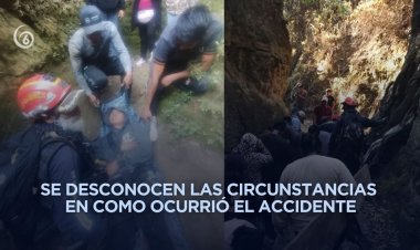 Rescatan a joven que cayó en barranca de Chalco