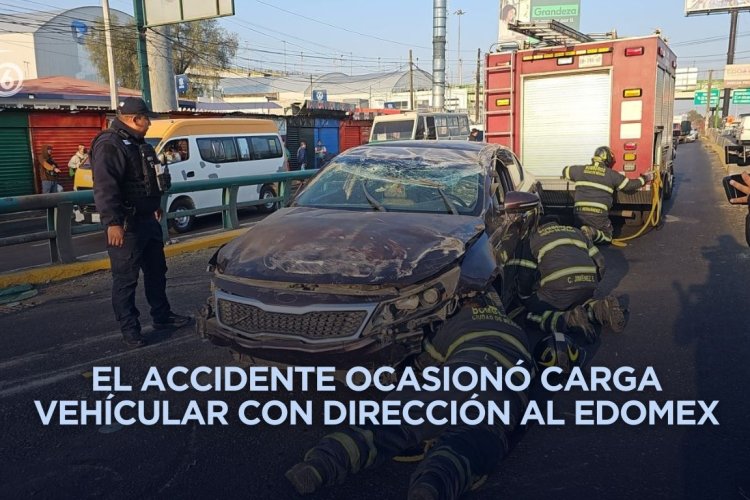 Joven se queda dormido y vuelva su vehículo cerca del Metro Santa Marta