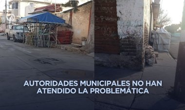 Banquetas invadidas ponen en riesgo a peatones en Chimalhuacán