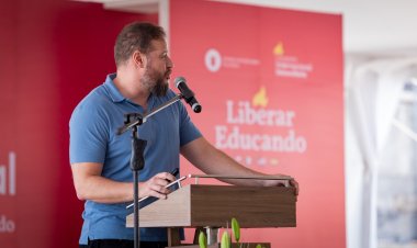 Ruzzarin en el CUT: urge visión crítica ante crisis global