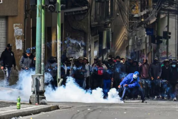 Marchas convulsionan Bolivia; exigen renuncia de presidente Paz