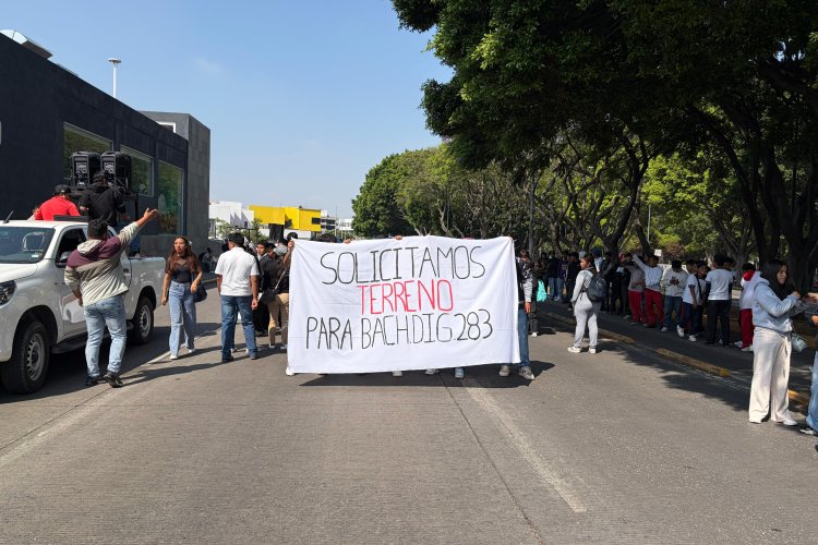3 mil estudiantes en Puebla protestan contra Armenta Mier